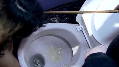 టాయిలెట్‌లో పోర్న్